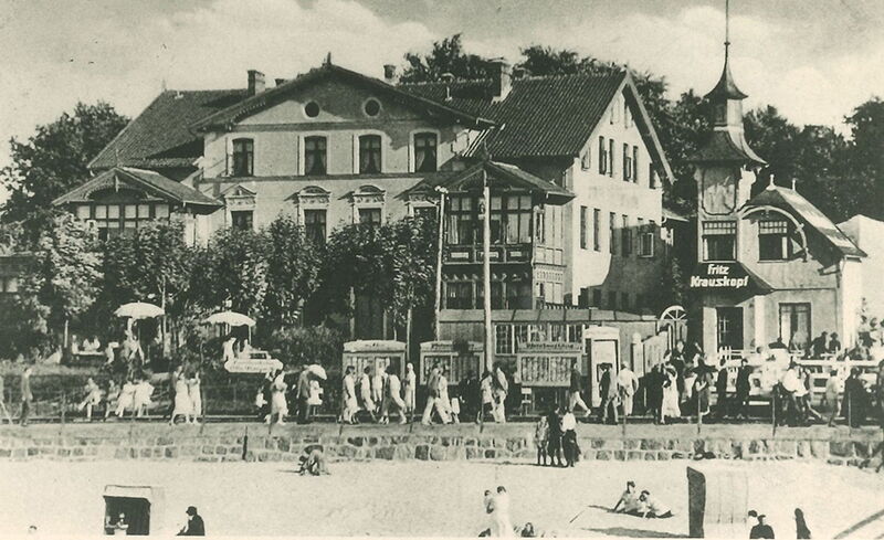 Fotografie einer Häuserzeile mit dem Atelier von Fritz Krauskopf